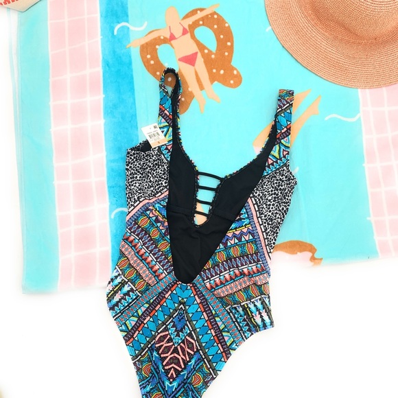 4/$25 Bar III One-Piece Boho Swimsuit NWT XS - Picture 6 of 8